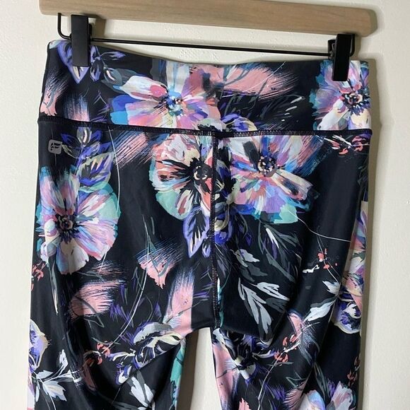 Fabletics Mid-Rise Printed Powerlite Capri Size S - Picture 7 of 13